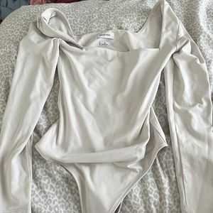 aritzia babaton contour square neck bodysuit